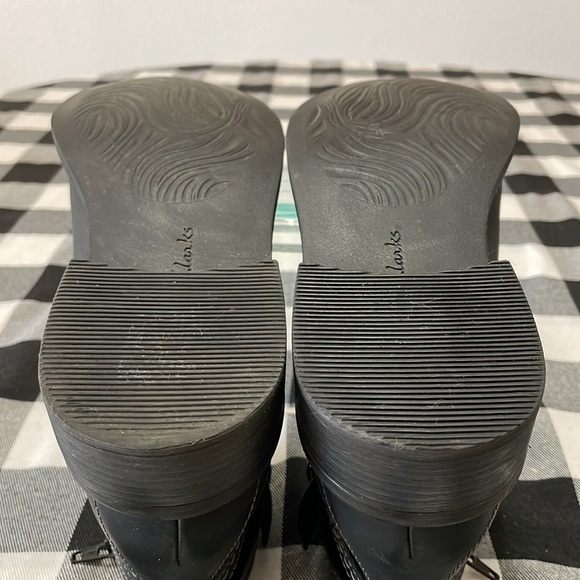 Clarks Women's Maye Black Nubuck Leather Ankle Strap Boot Booties Size 9.5 - Picture 7 of 12